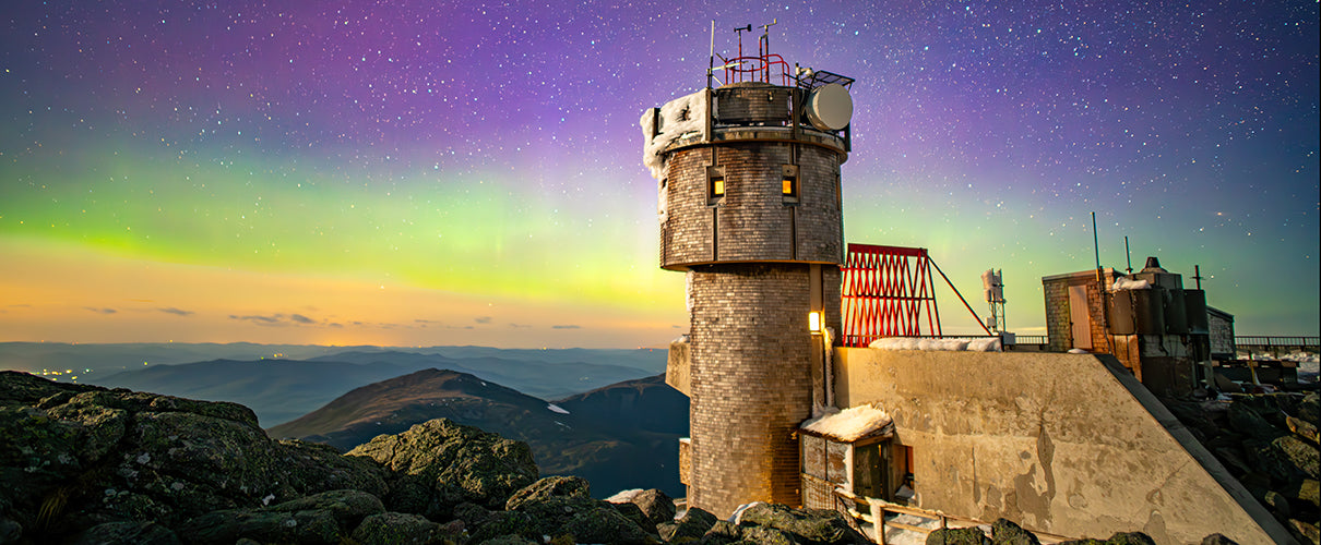 Summit of Mount Washington during northern lights